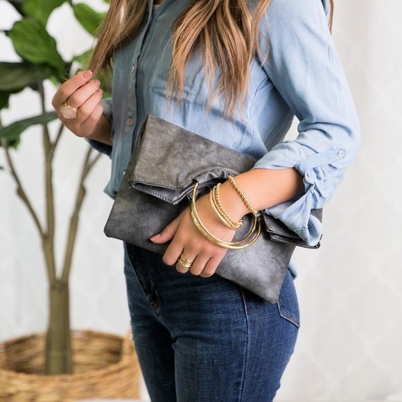 Elle Black O Ring Clutch Handbag w/Ruffle Accent - Picture 2 of 6